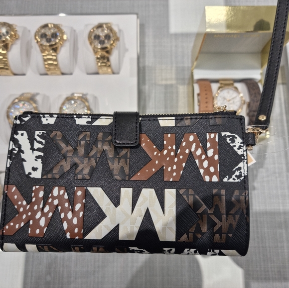 Michael Kors 3 Piece Bundle - Picture 13 of 16